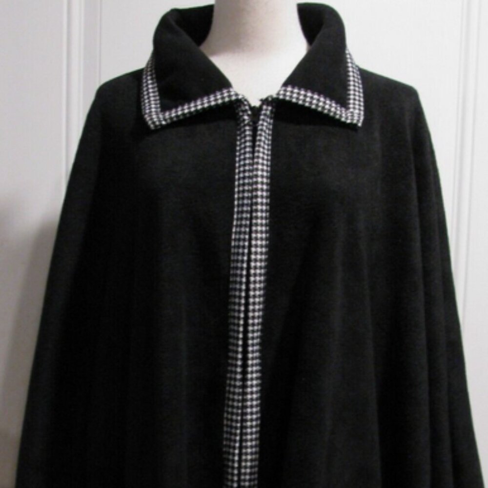 Pishon Trail Fleece Black Collared Houndstooth Trim Full Zip Cape Wrap
